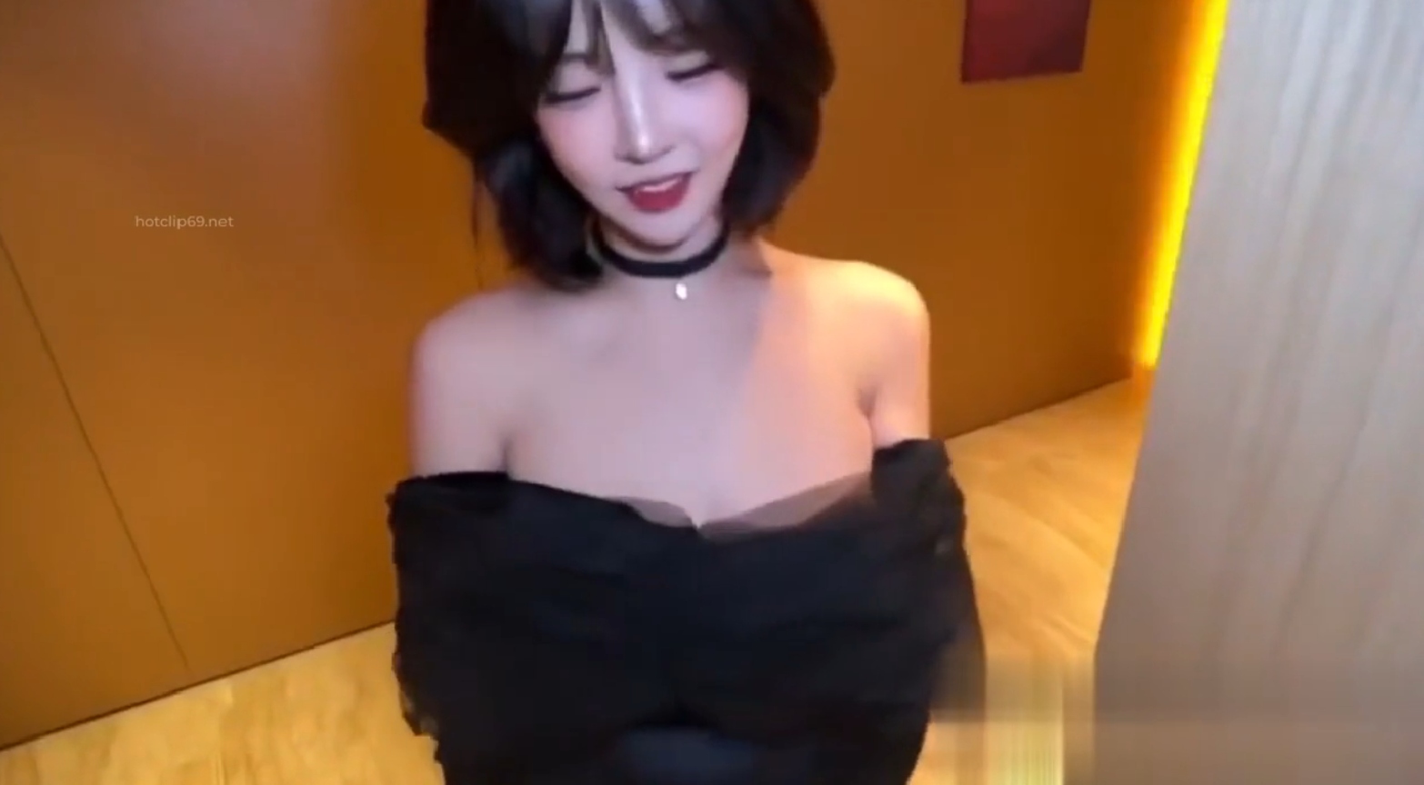 คลิปหลุด เลขาหุ่นดีถอดชุดทำงาน เปิดห้องให้เจ้านายก้มดูดควยยั่วไม่หยุด